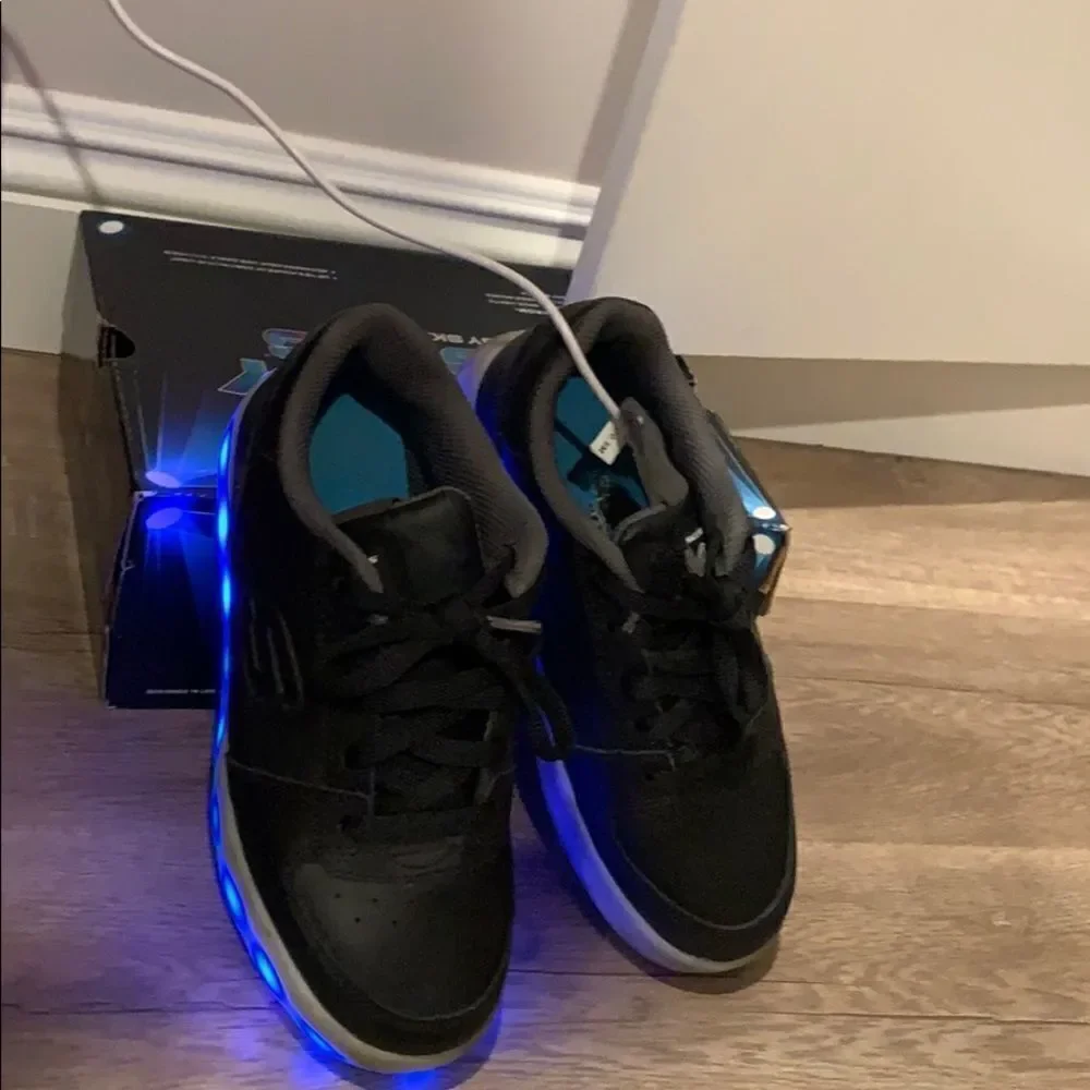 Skechers lights flash